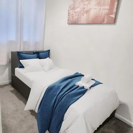 Spacious 3Br Near Etihad And Coop Live Free Parking-3